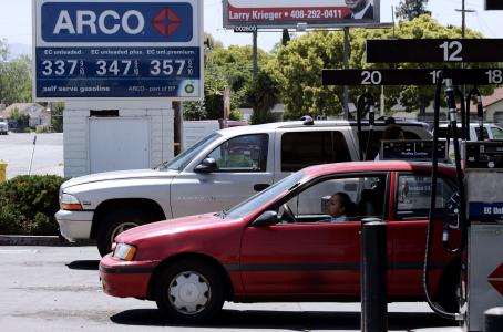 Tesoro analiza abrir gasolineras Arco en México